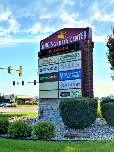 Singing Hills Center: 3401-25 Singing Hills Blvd, Sioux City, IA 51106